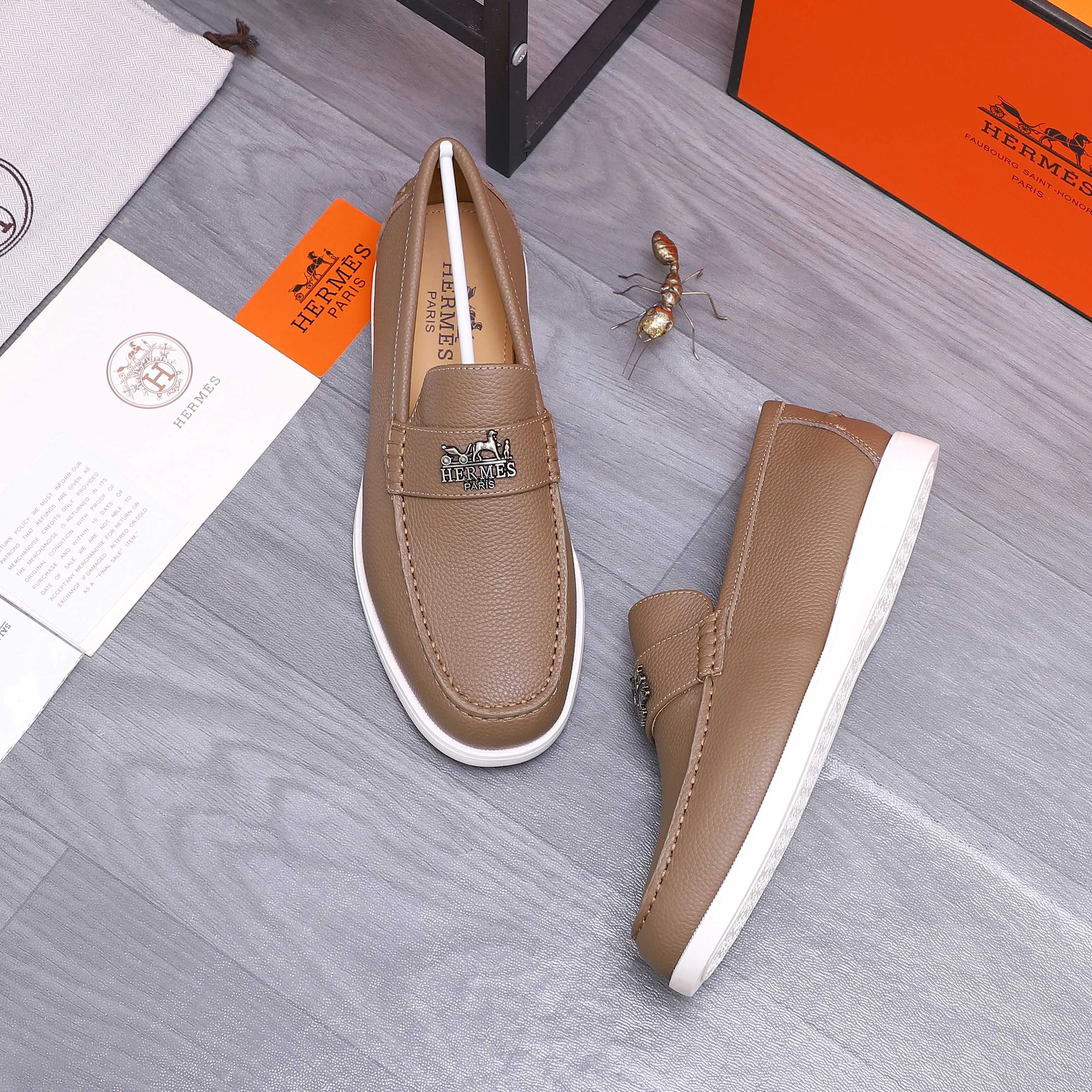 Men's shoes 💰p560 Product trademark: HERMES "Hermes" casual slip-on men's shoes. Regular size: 38-46 (45.46 is custom-made and non-returnable) Product materials: Selected pebbled cowhide upper, cowhide lining, original foam rubber ultra-light sole